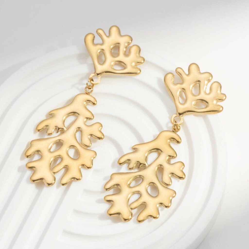 Pendientes dorados coral de acero inoxidable – estilo bohemio y elegante