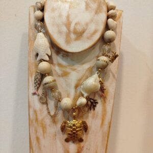Collar Artesanal hueso con Tortuga Dorada – Colección Mediterránea