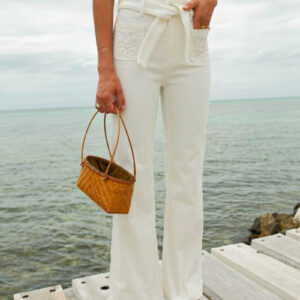 Pantalón flare blanco detalle bordado
