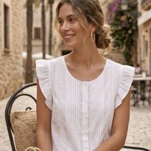 Blusa blanca volantes encaje bordado
