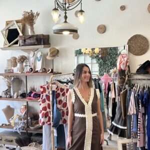 Vestido chocolate con Detalles desflecados