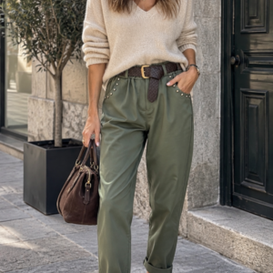 Pantalón con bolsillos tachonados negro
